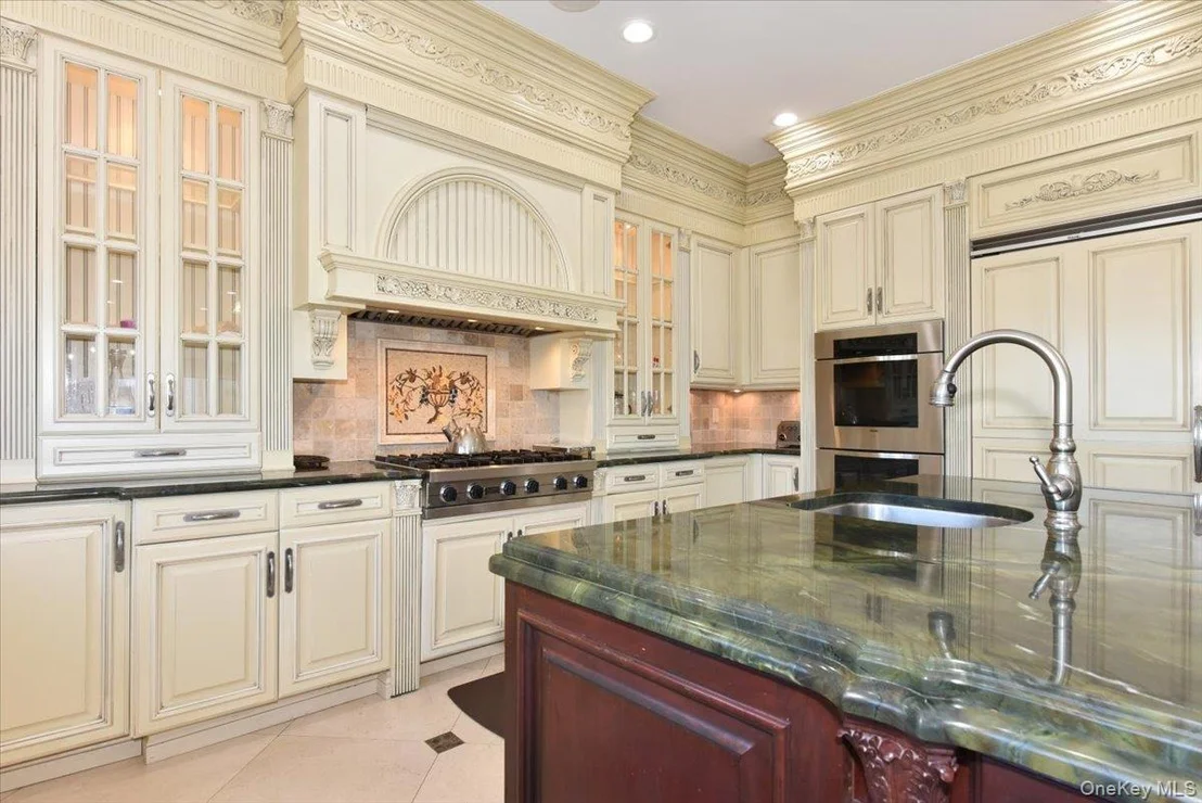 Photo of 3510 Riverside Drive