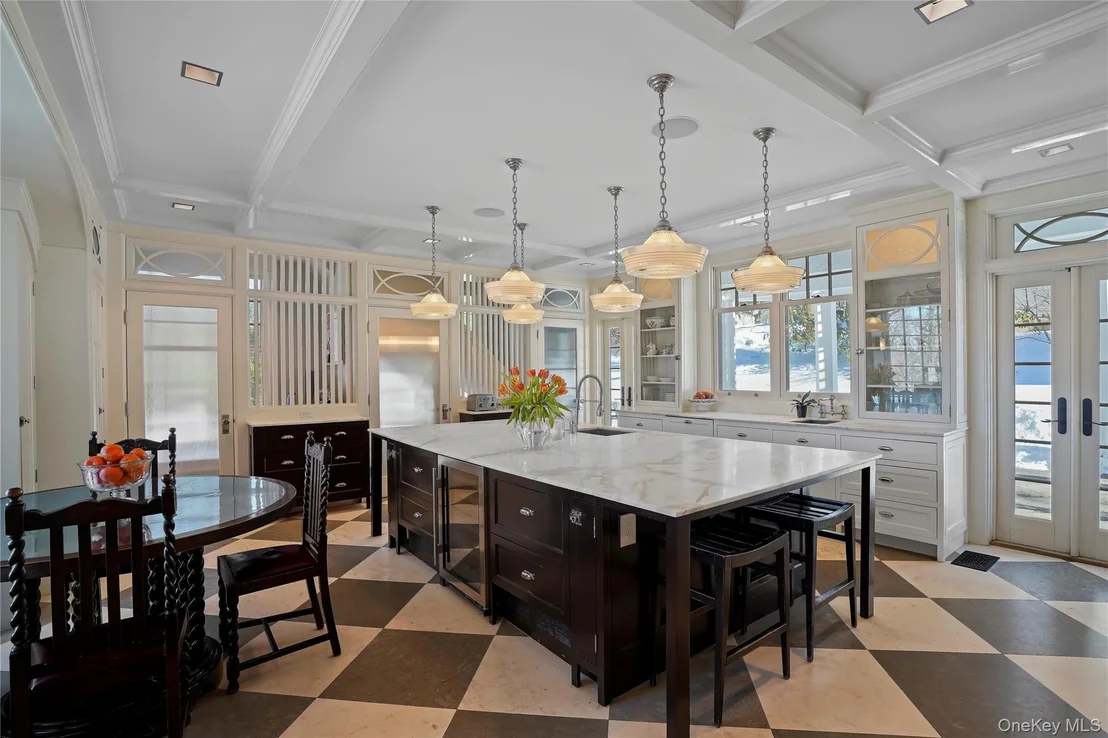 Photo of 534 Pelham Manor Road