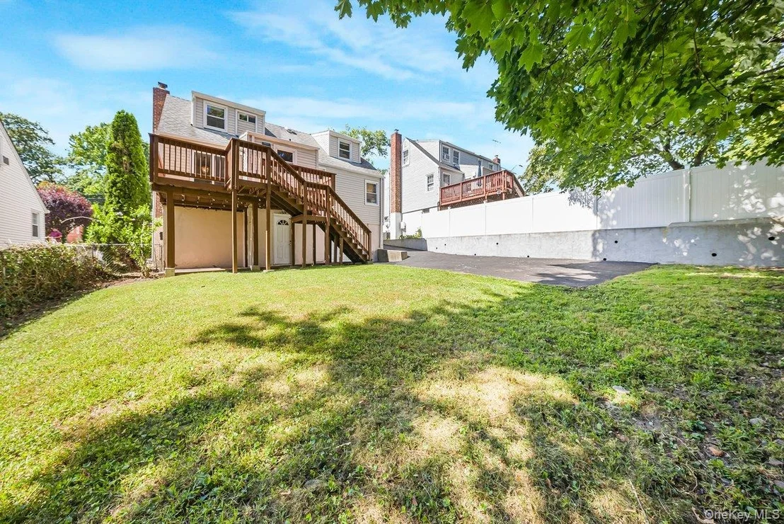 Photo of 104 Lefferts Road