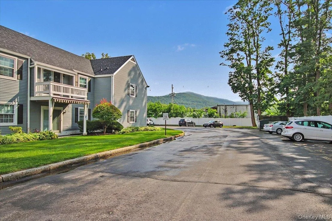 Photo of Unit D at 902 Commons Way