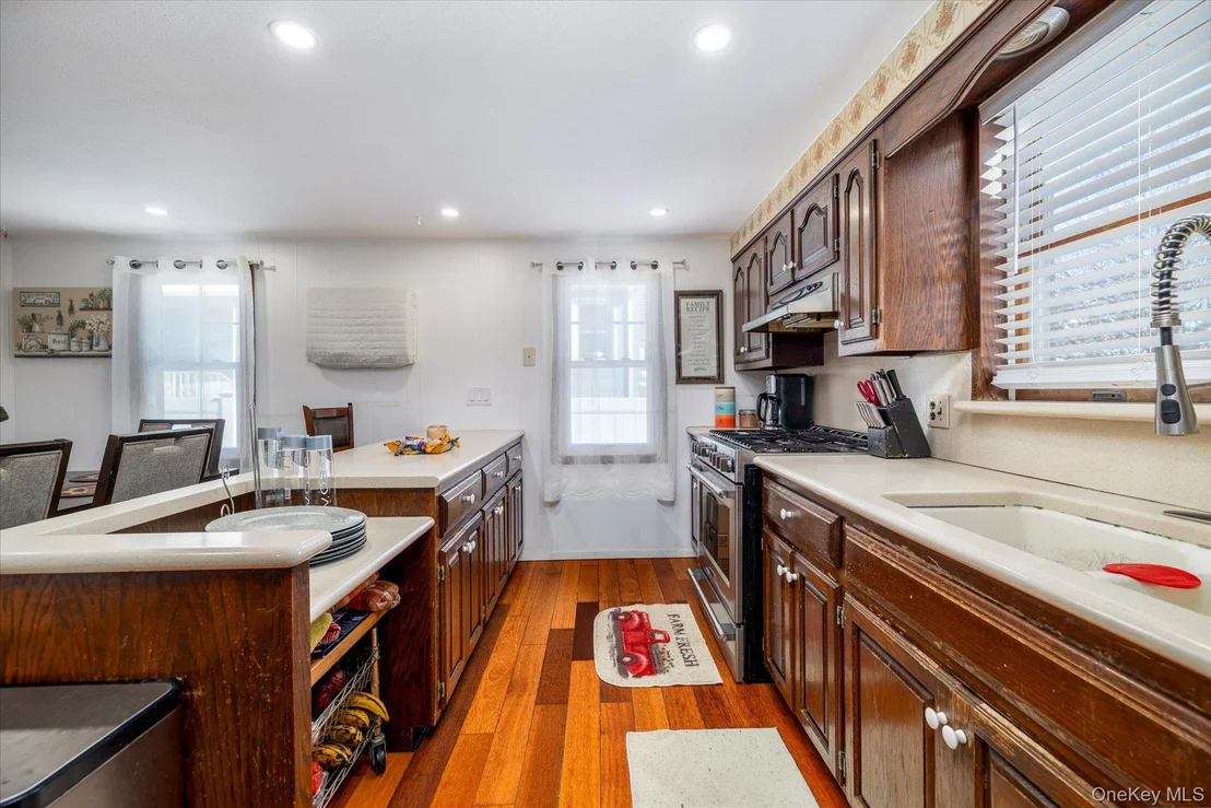 Photo of 982 Adams Street