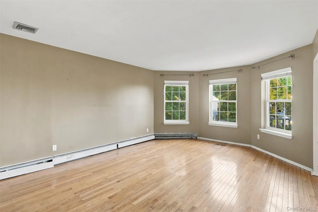 Photo of 16 Cambridge Circle