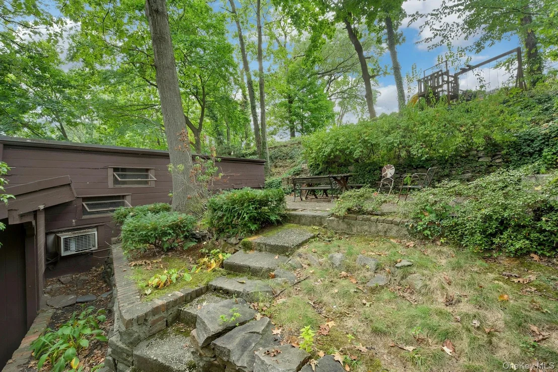 Photo of 85 aka 87 Lefferts Road