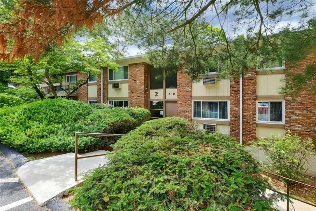 Photo of Unit F at 2 Woods End Circle