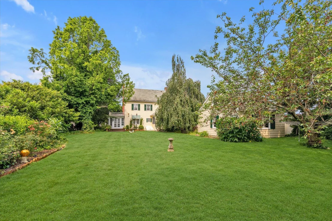 Photo of 2485 Park Avenue