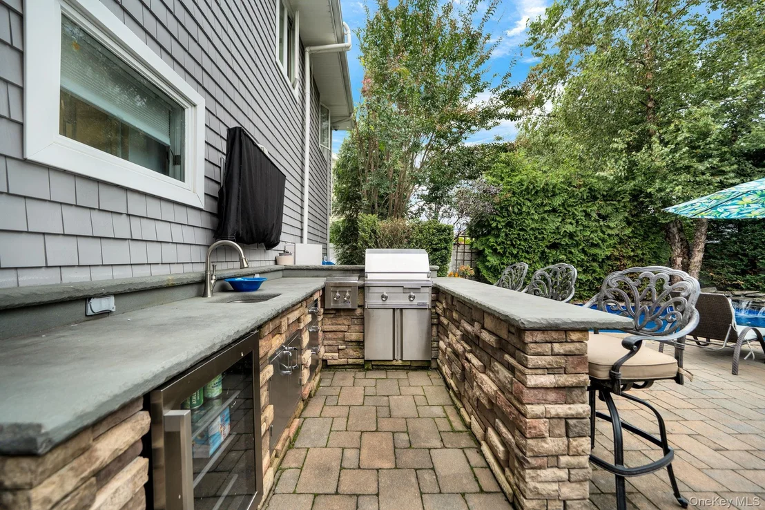 Photo of 2817 Riverside Drive