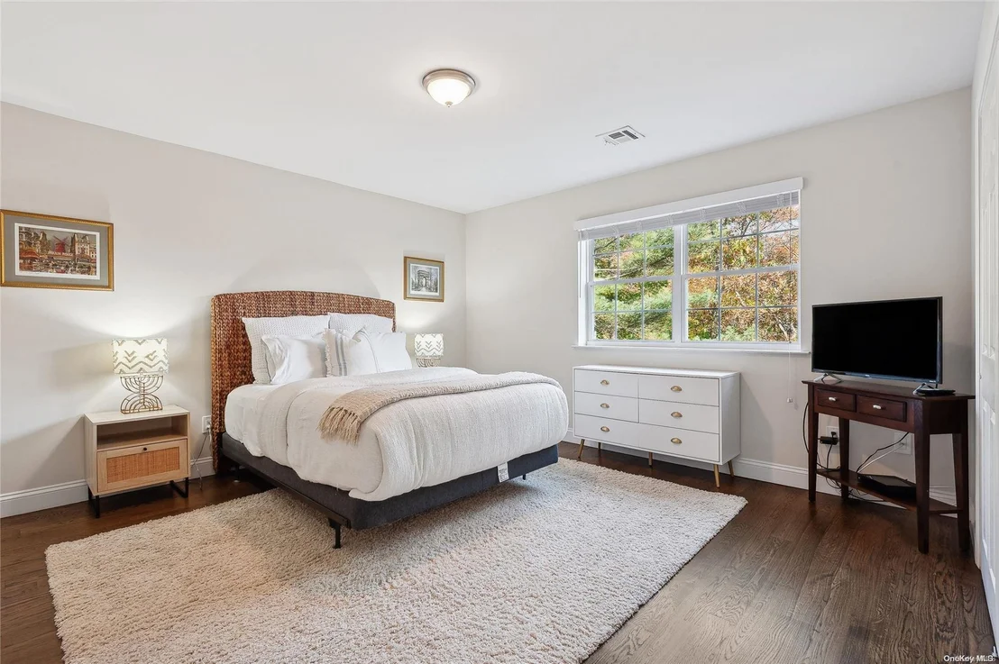 Photo of 19 Summit Boulevard