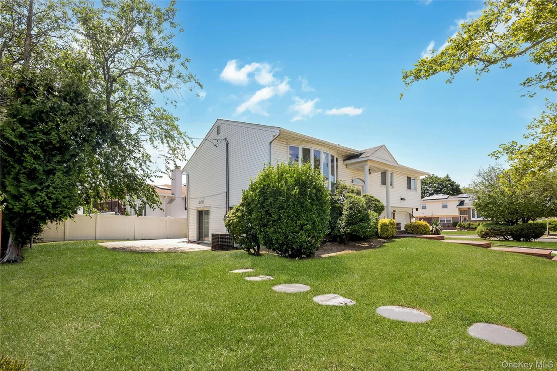Photo of 900 Flanders Drive
