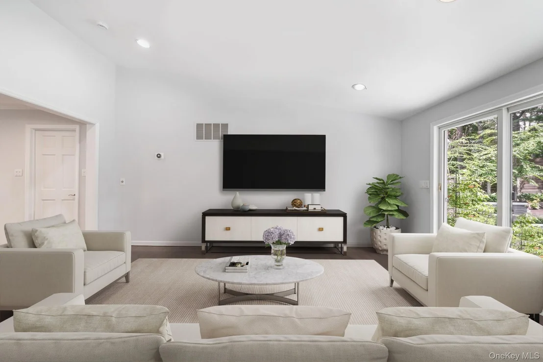 Photo of 131 Huntley Drive