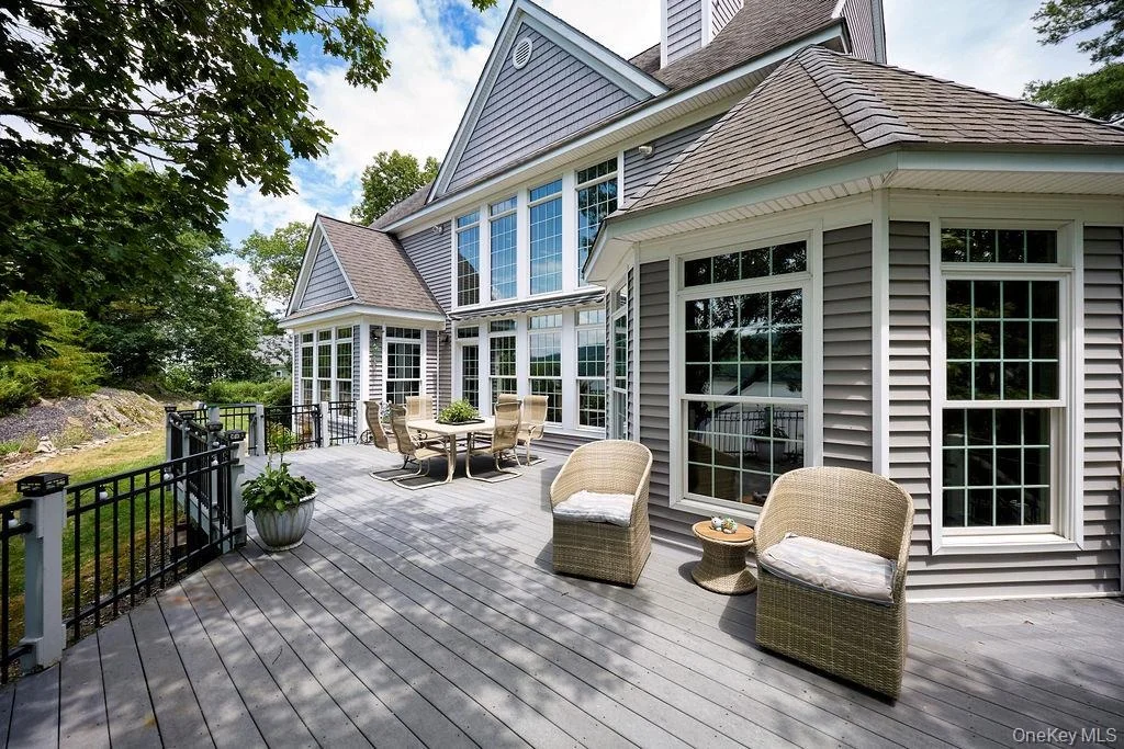 Photo of 90 River Road