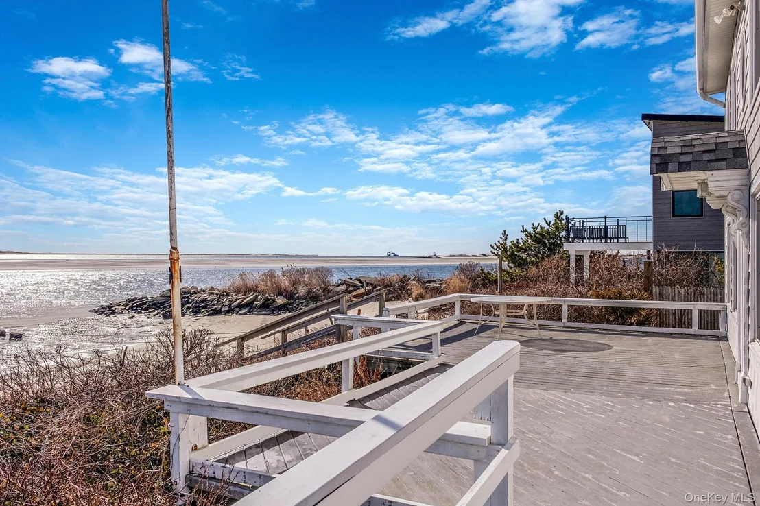 Photo of 116 Oak Beach Road