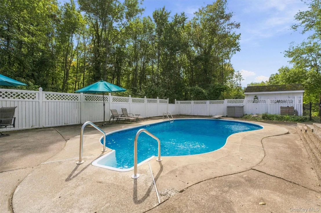 Photo of 77 Robin Drive