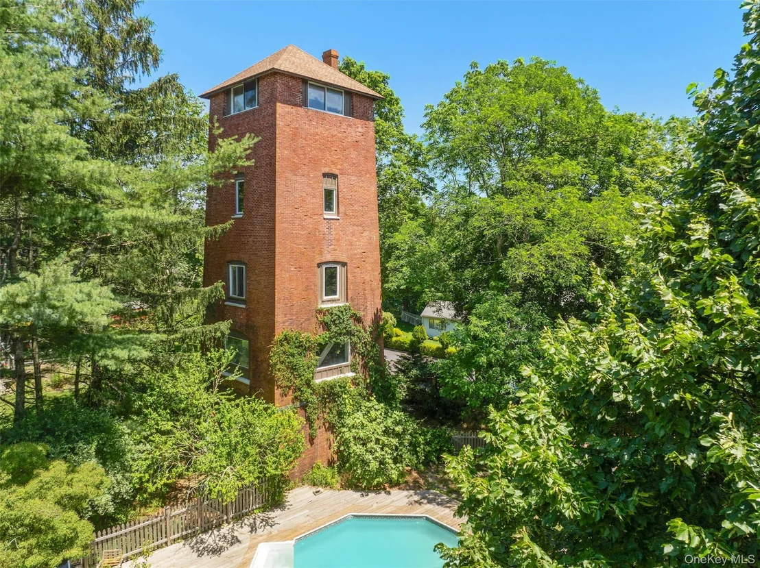 Photo of 880 W Mill Road
