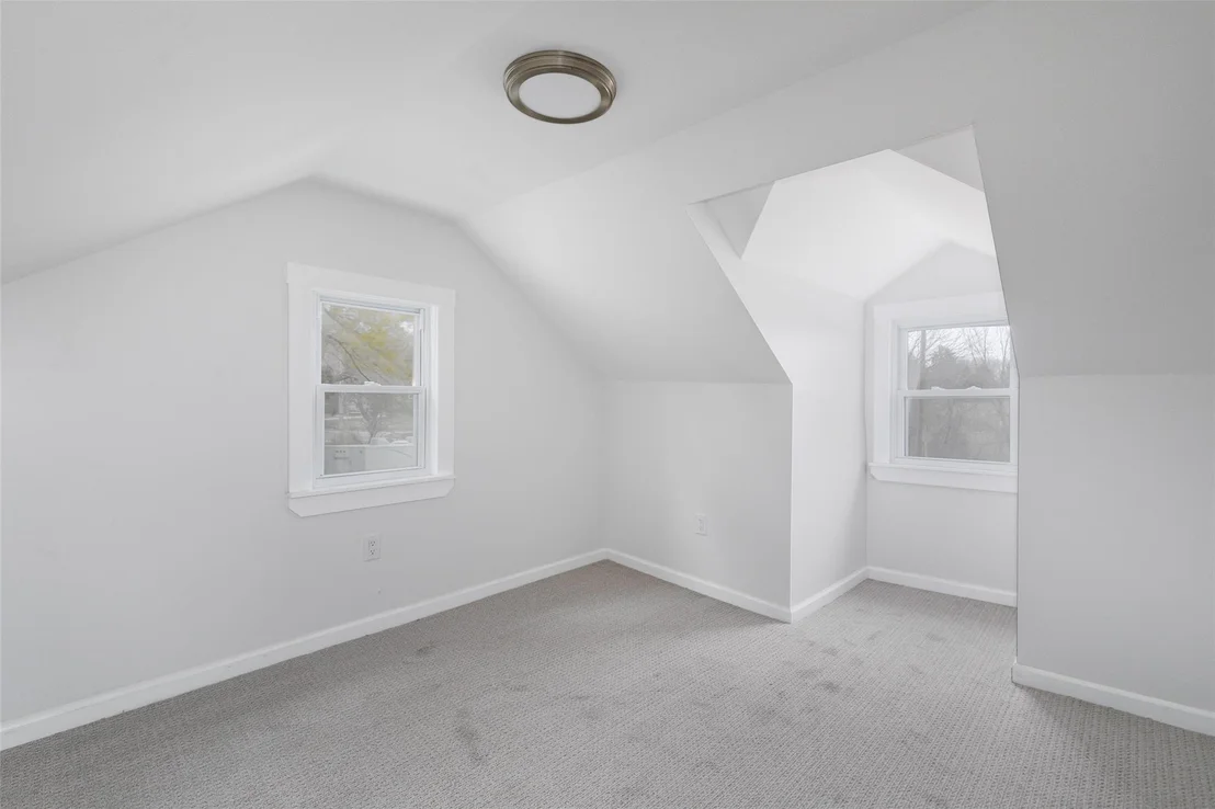 Photo of 305 Violet Avenue