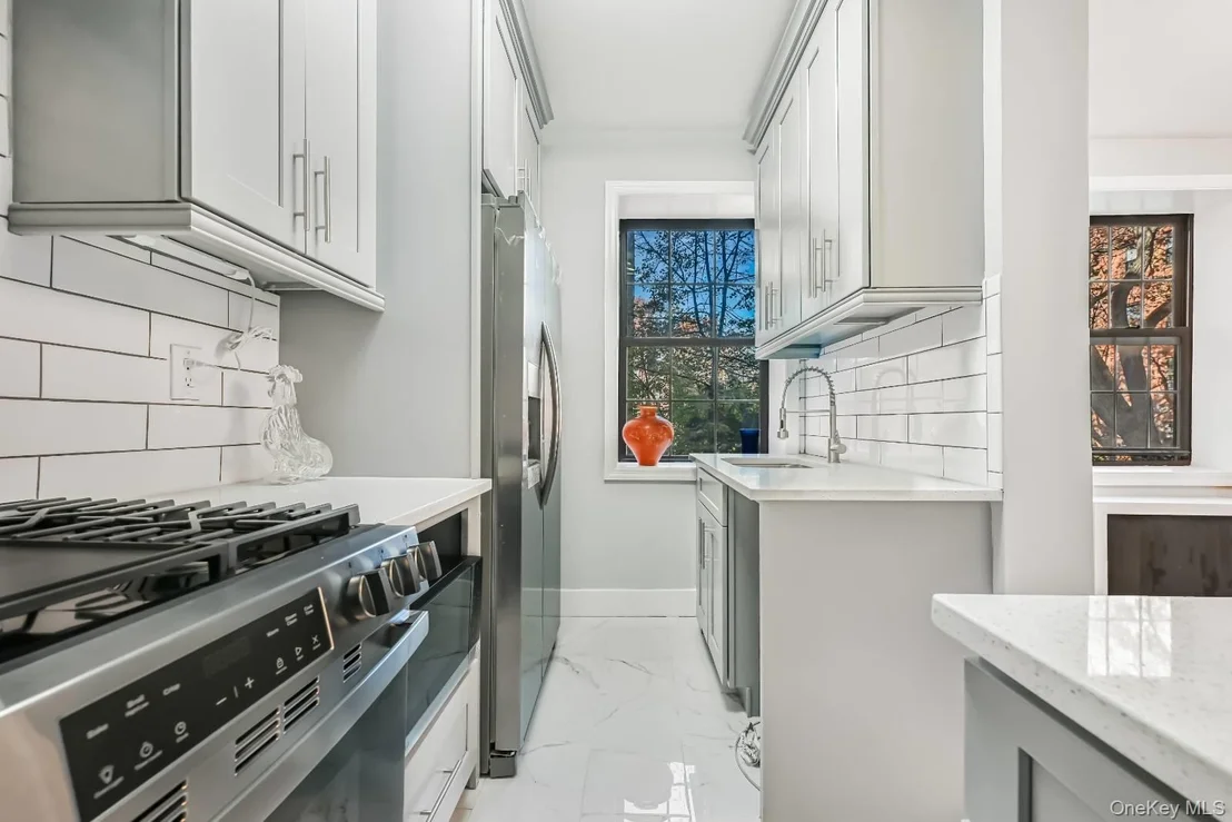 Photo of Unit 2B at 828 Bronx River Road