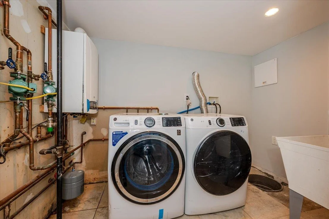 Photo of Unit D at 46 Edgewater Park