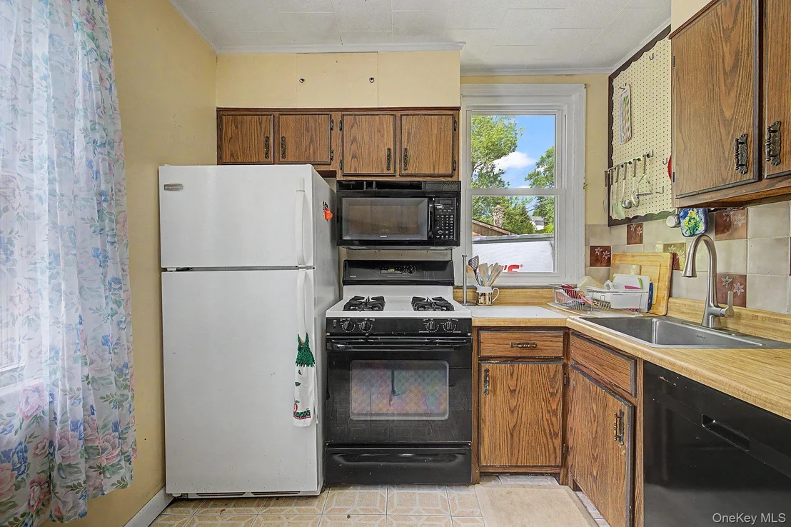 Photo of 121 Putnam Drive
