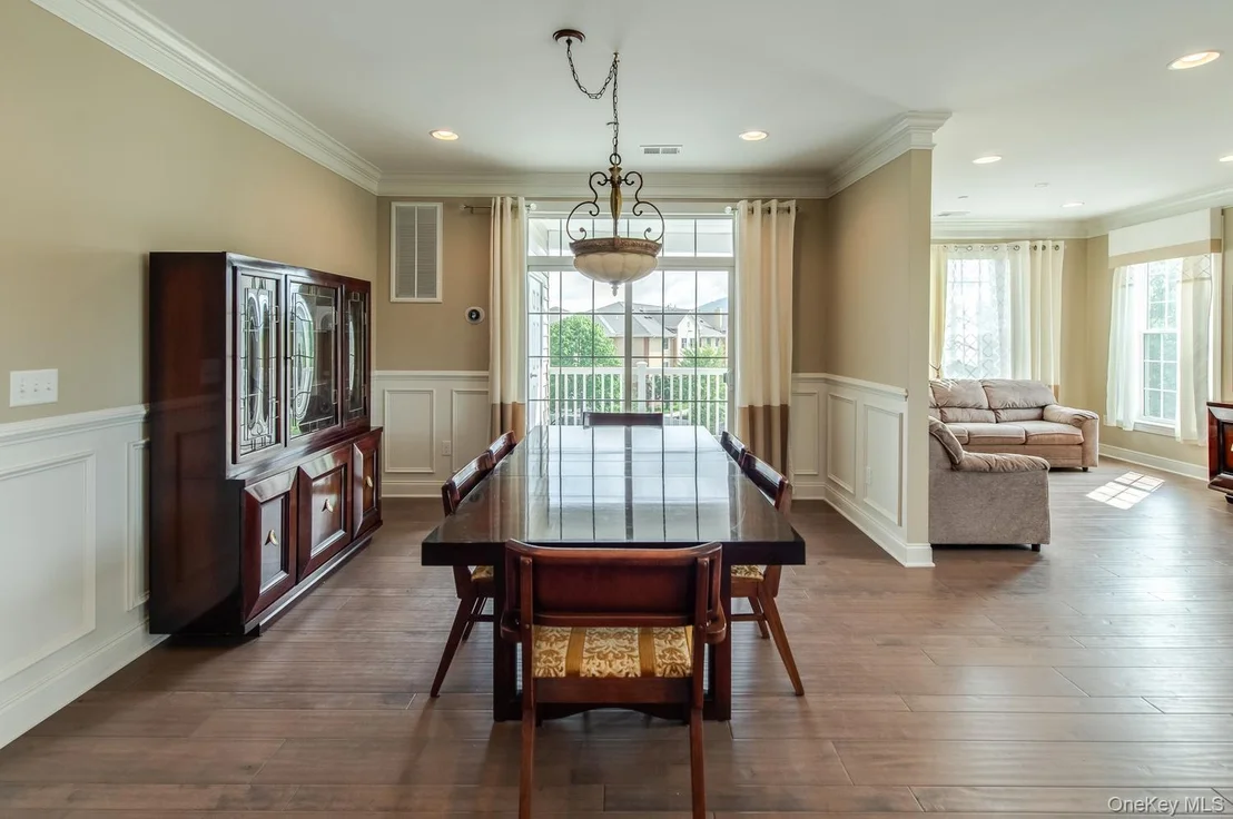 Photo of 734 Regency Drive