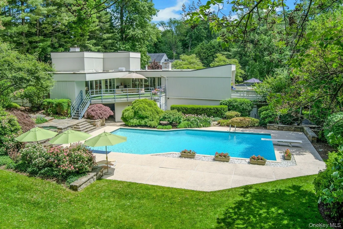 Photo of 10 Cypress Point Drive