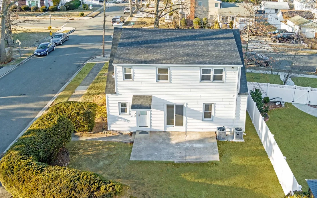 Photo of 916 Barth Drive