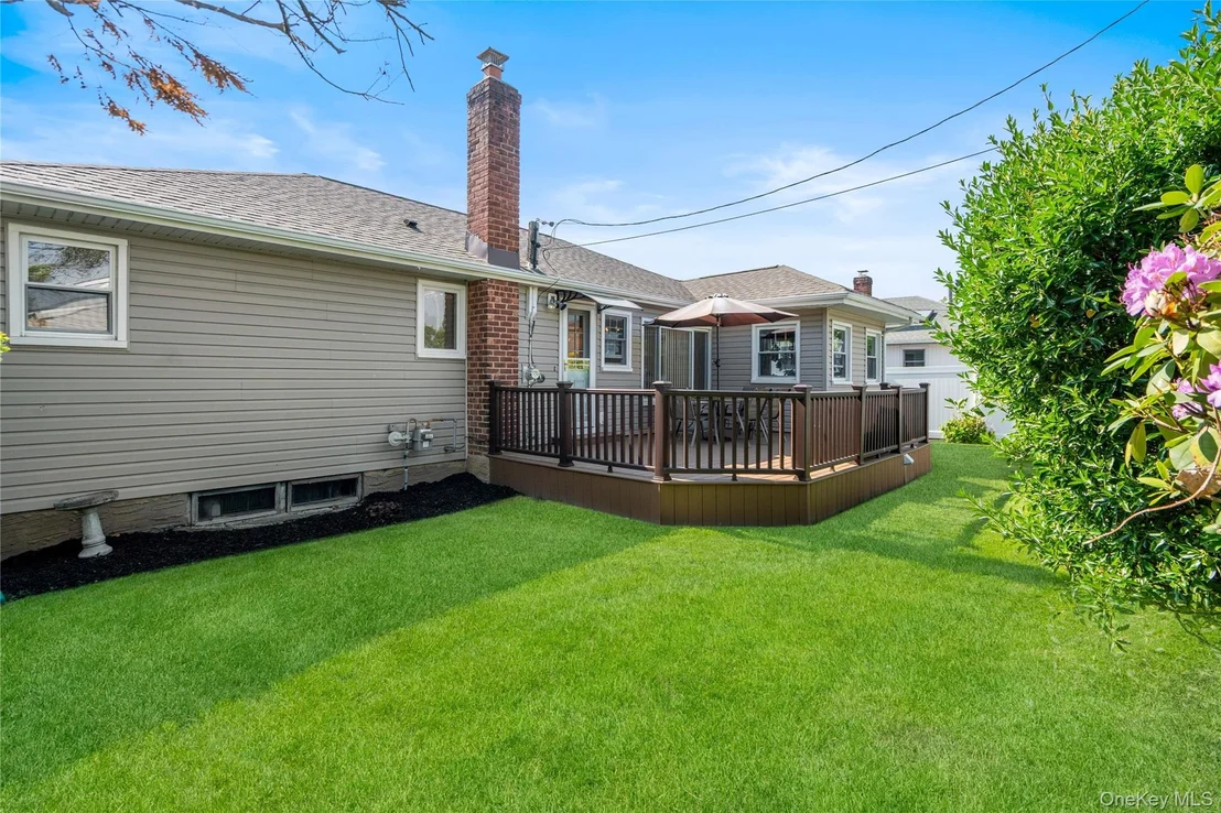 Photo of 895 Iris Drive