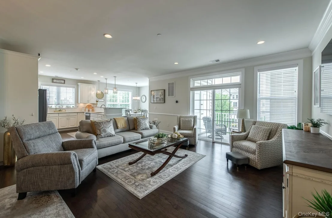 Photo of 835 Regency Drive