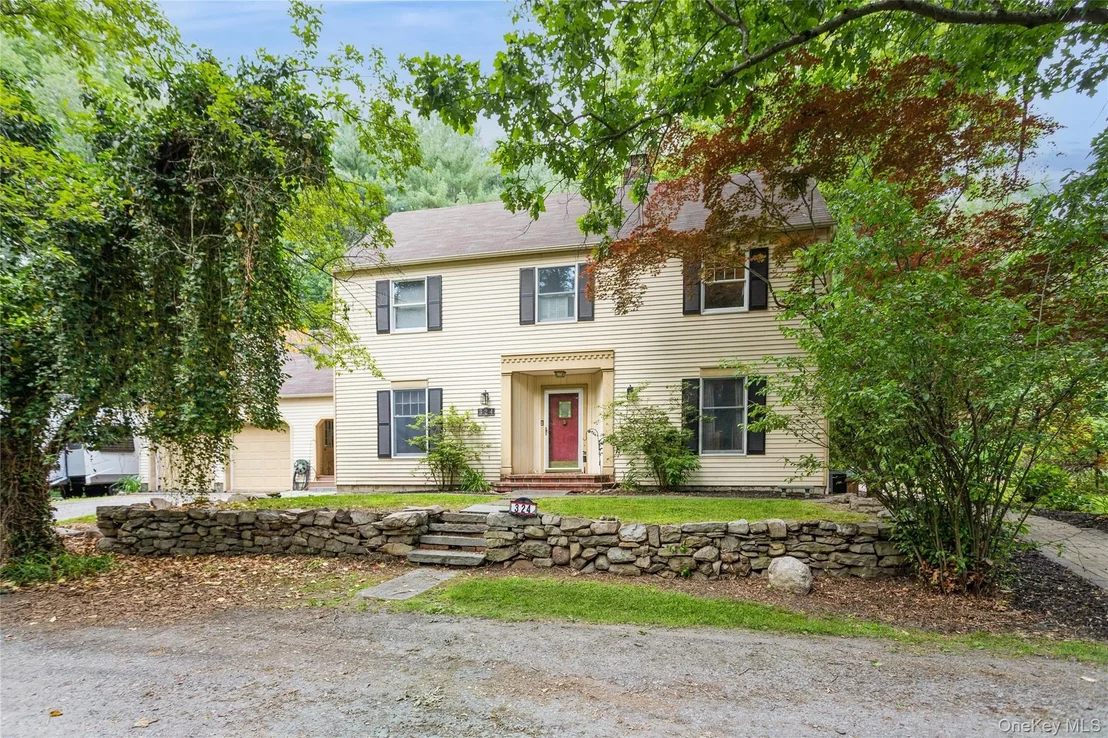Photo of 324 Garrison Woods Lane