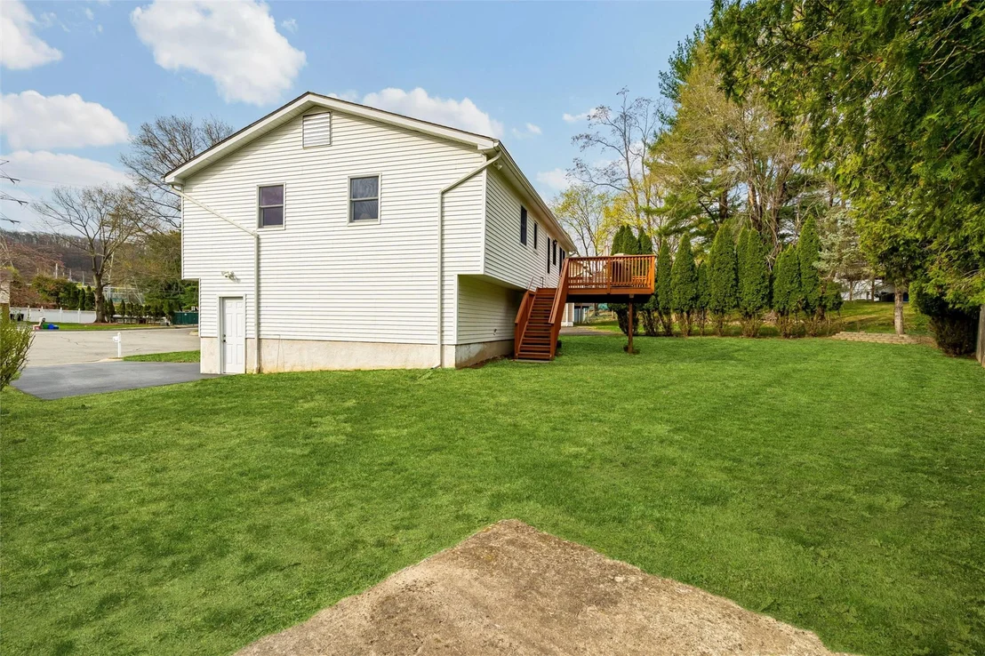 Photo of 18 Eakman Drive