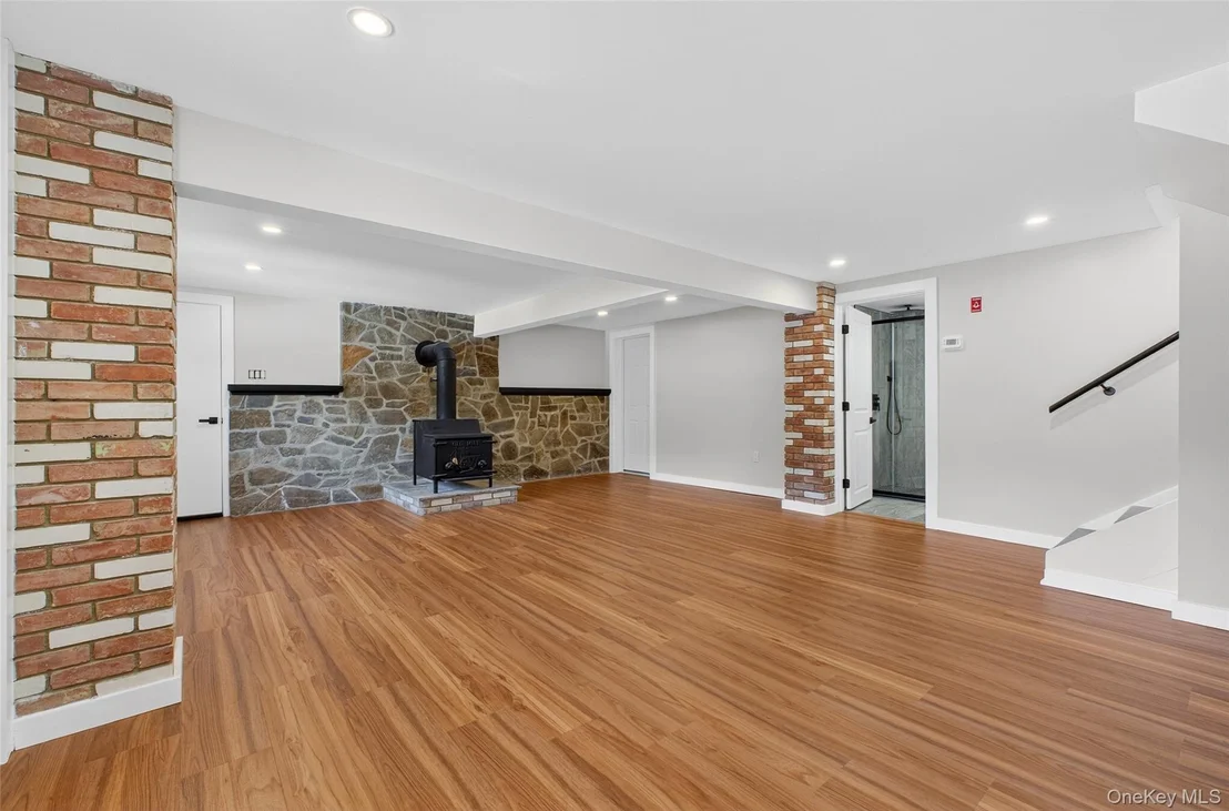 Photo of 74 Roosevelt Road