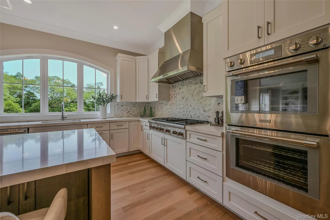 Photo of 107 Cedar Swamp Road