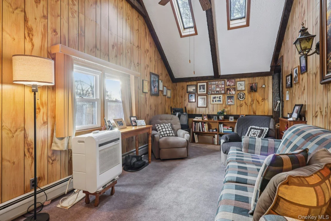 Photo of 375 Laurel Road