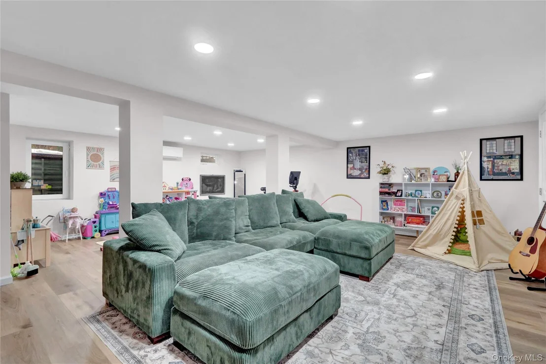 Photo of 2642 Clovermere Road