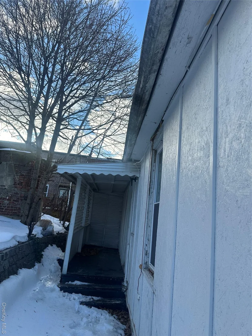 Photo of 2931 Yates Avenue