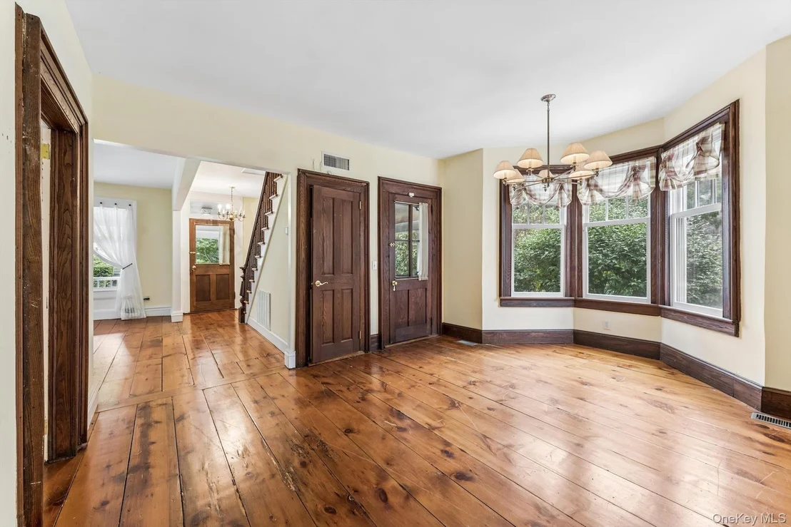Photo of 25105 Main Road N