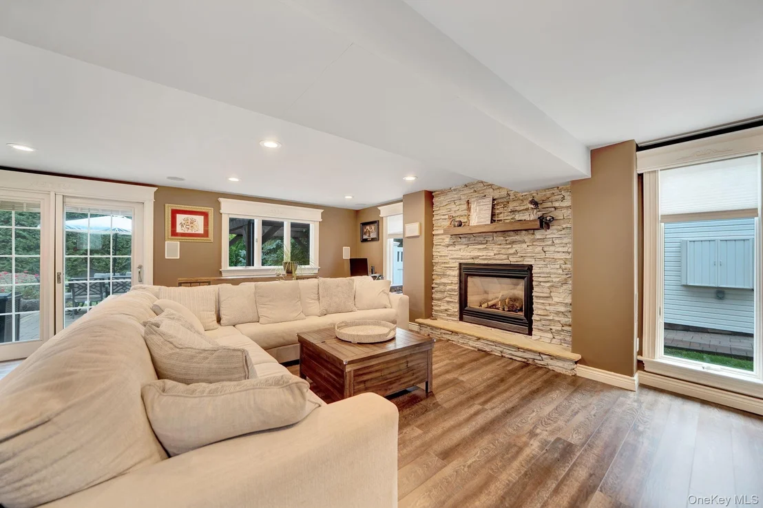 Photo of 2817 Riverside Drive
