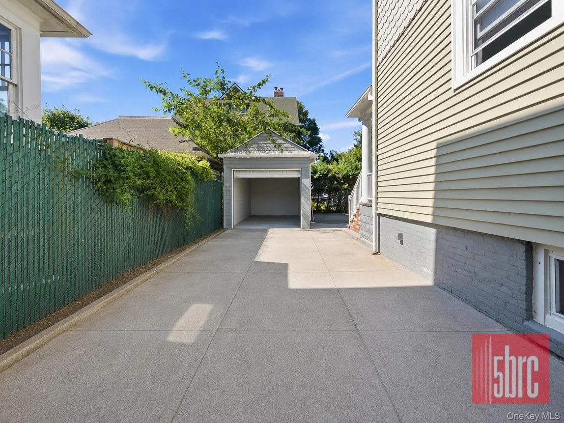 Photo of 1205 Beverley Road