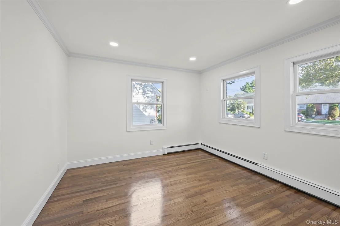 Photo of 843 Jerusalem Avenue