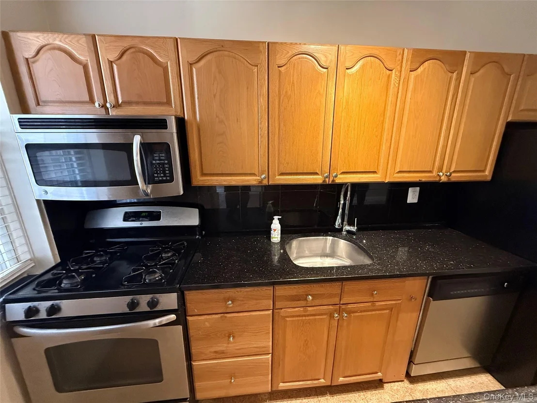 Photo of Unit B38 at 796 Bronx River Road