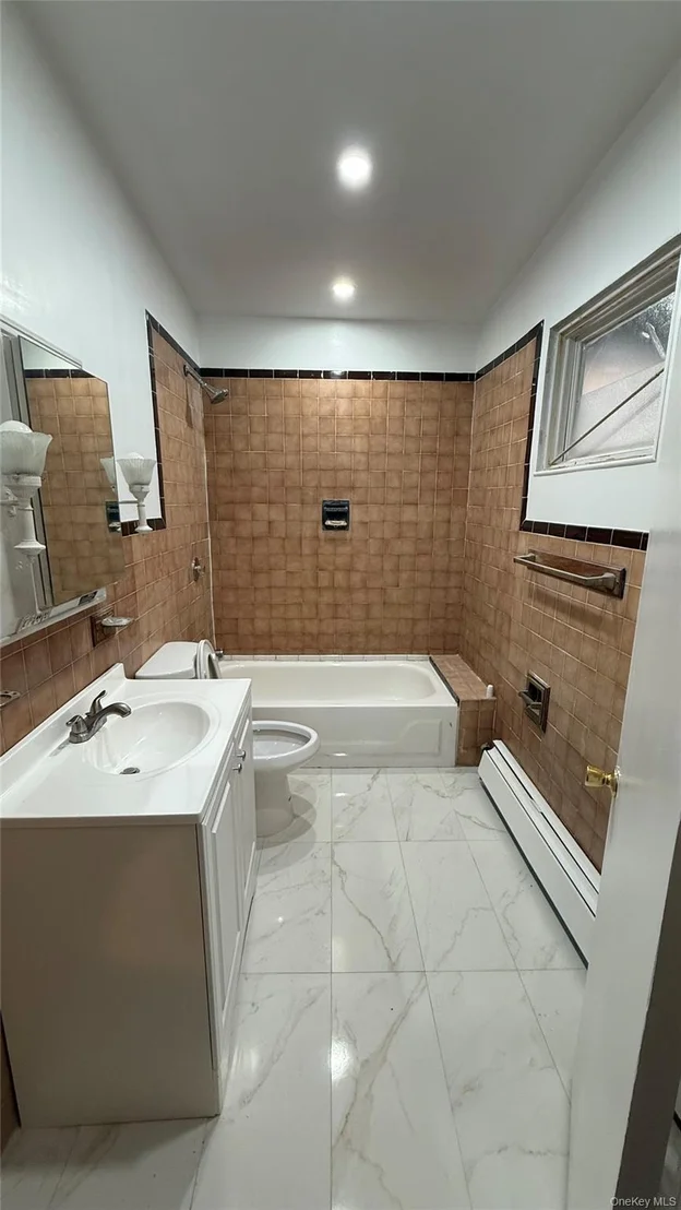 Photo of 1240 Manor Avenue
