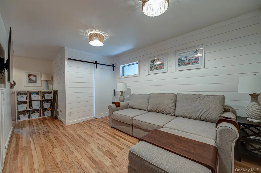 Photo of 81 Manor Lane