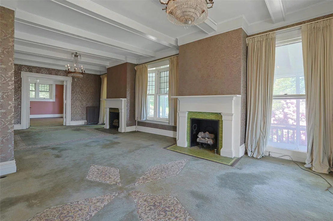 Photo of 225 River Road