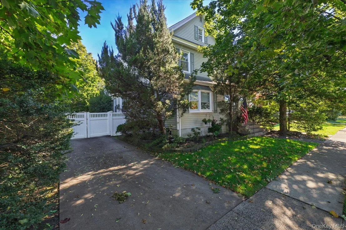 Photo of 2887 Stevens Street