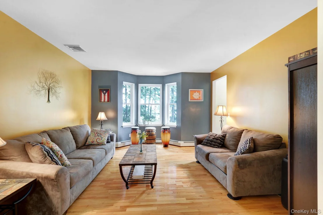 Photo of 320 White Bridge Road