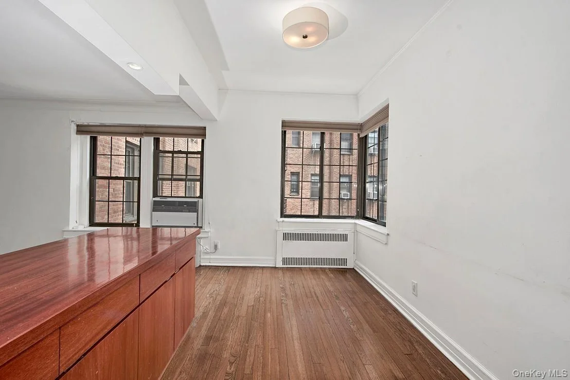 Photo of Unit 3F at 35 Parkview Avenue