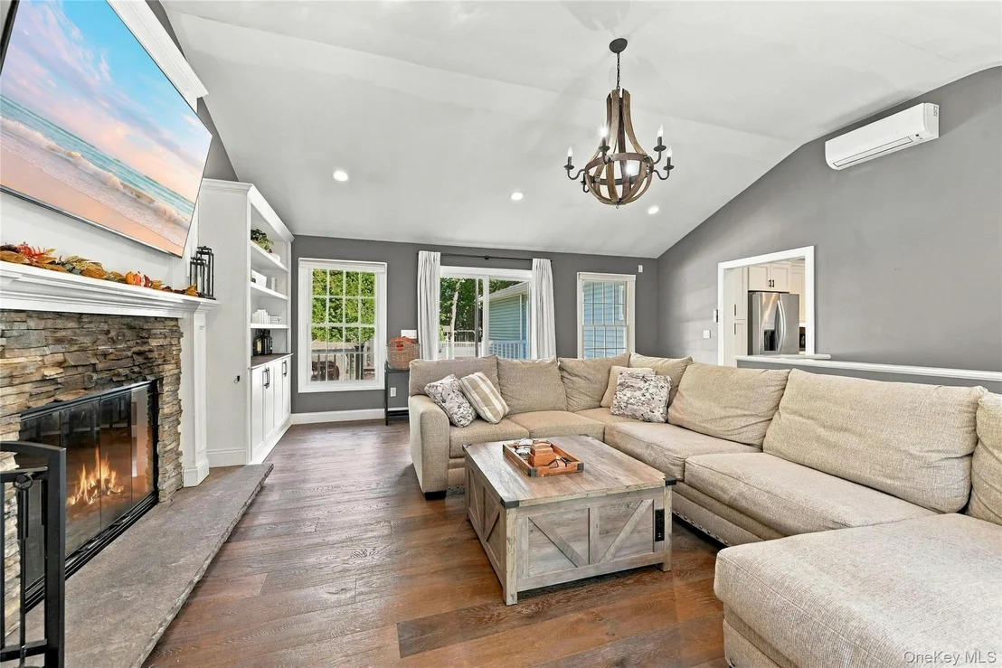 Photo of 82 Oakwood Drive