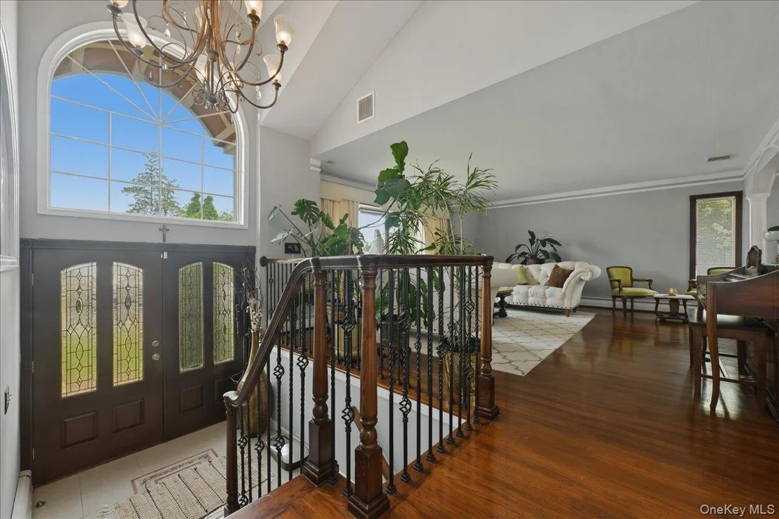 Photo of 844 Park Lane