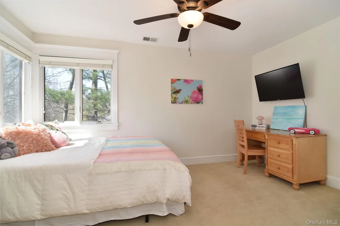 Photo of 153 Fieldpoint Drive