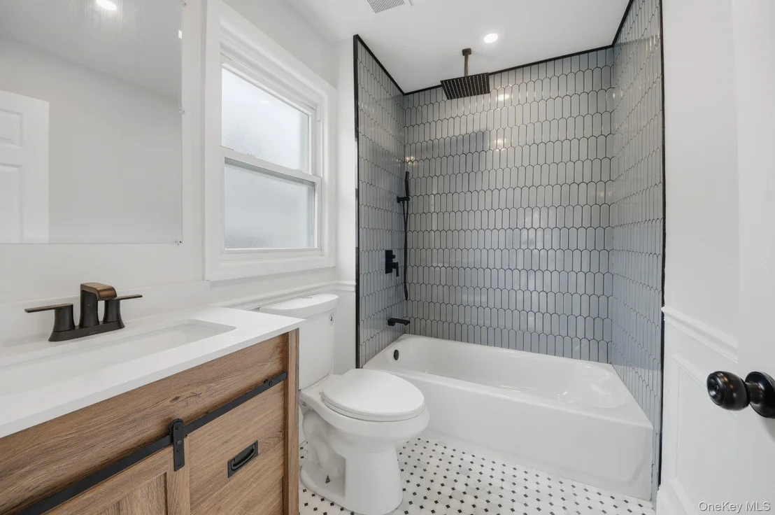 Photo of 424 Thieriot Avenue
