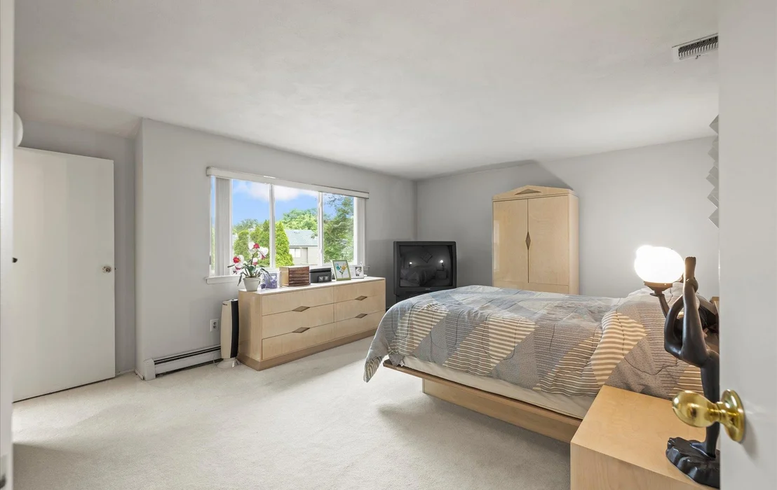 Photo of 34 Oak Meadow Road