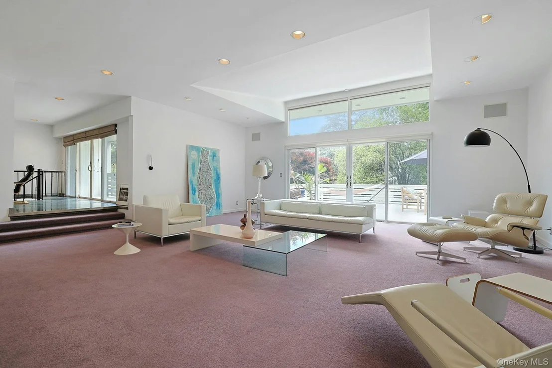 Photo of 10 Cypress Point Drive